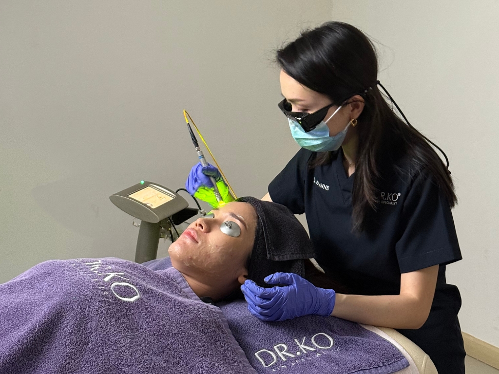 Dual Yellow Laser: The Complete Guide (Benefits, Procedure, Costs)